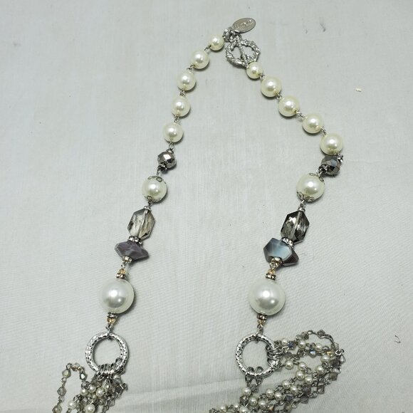 Ali Khan multi row crystal glass and pearl neck on silver chain with gift box - Picture 4 of 8